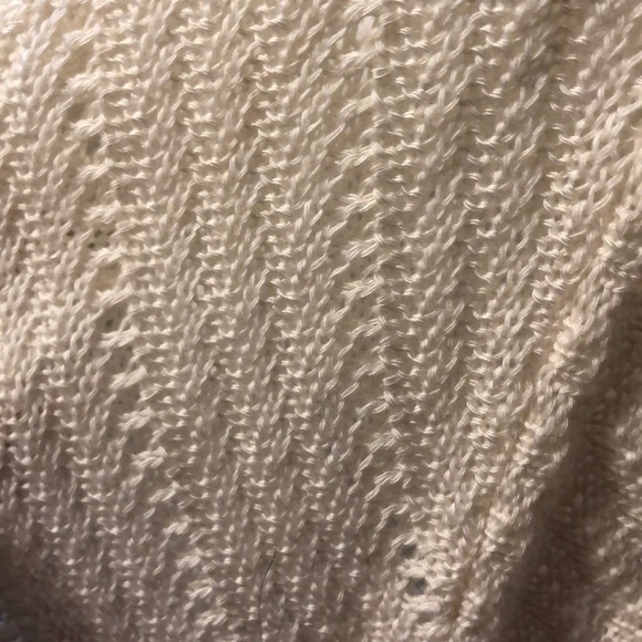 Short white shawl - Picture 2 of 2